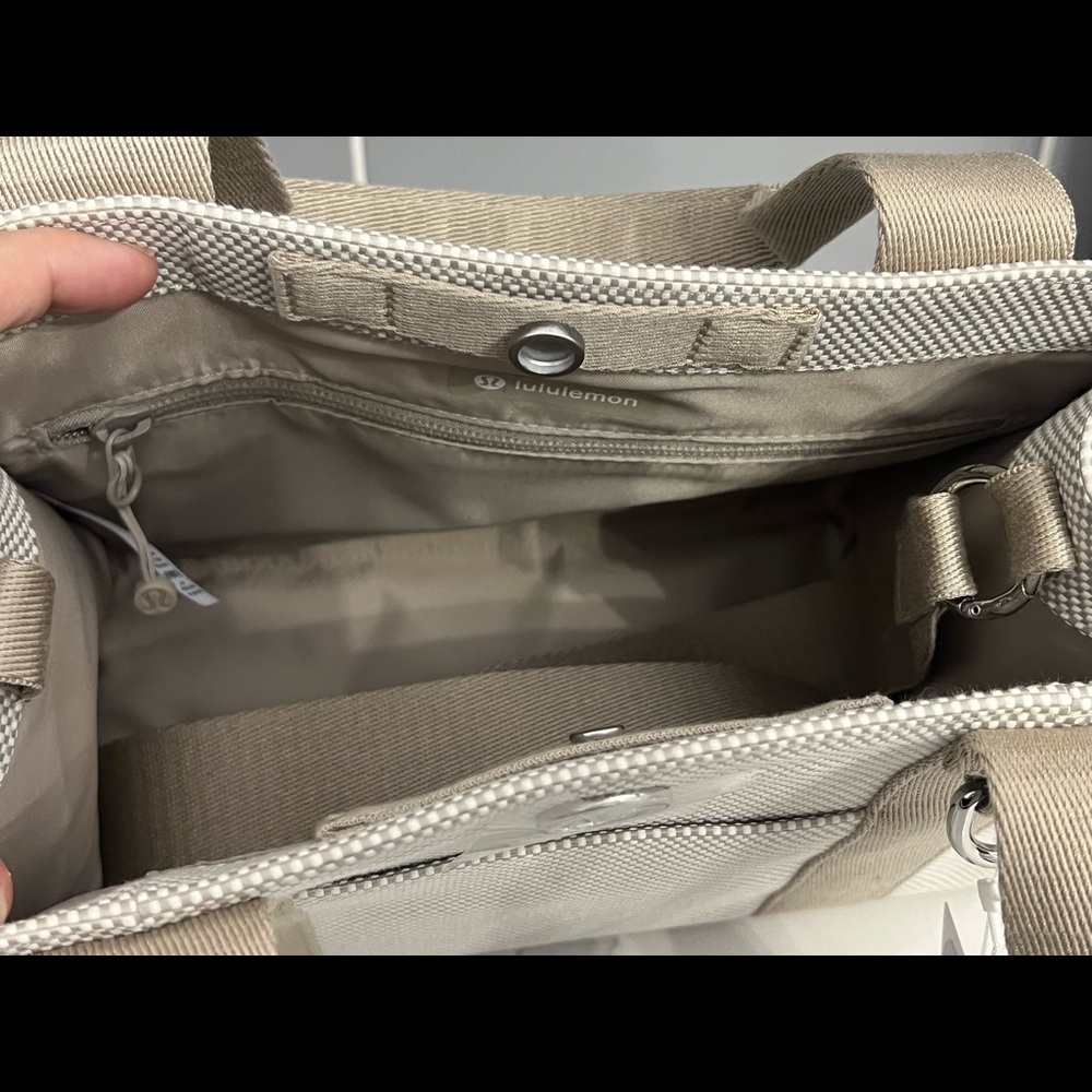 Lululemon-two tone mini tote bag-4.5L - Picture 2 of 4
